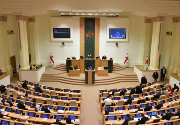 პარლამენტის აპარატის საპენსიო ასაკს მიღწეული თანამშრომლები, სამსახურიდან  წასვლის შემთხვევაში, კომპენსაციას მიიღებენ
