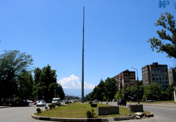 ქუთაისში, ადგილზე, სადაც დროშა უნდა აღმართონ, დგარი  მოაწყვეს