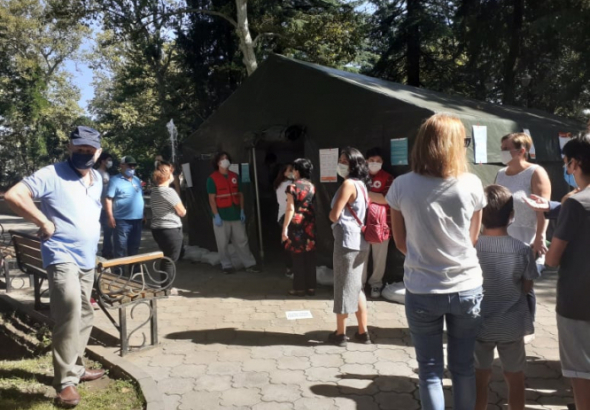 ქუთაისში კორონავირუსზე უფასო  ტესტირება 300-ზე მეტმა ადამიანმა ჩაიტარა