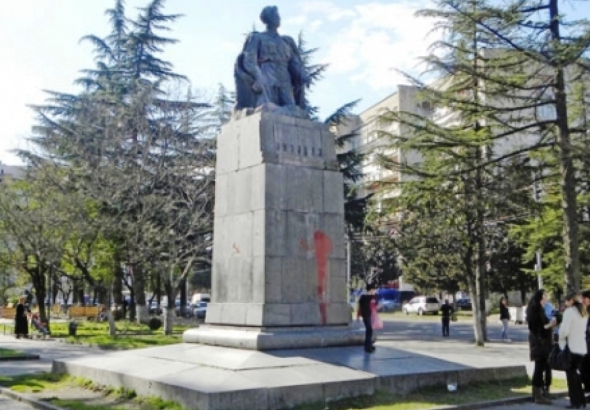 "ევროპა ჩვენი სახლია"  ქუთაისის მერს - ბიუჯეტში დღესაც დევს 100 000 ლარი ძეგლების დემონტაჟისთვის