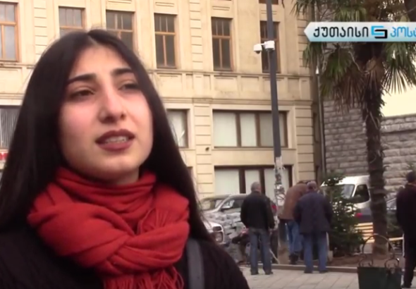 ქუთაისელები ქალაქის საახალწლო მორთულობაზე (ვიდეო)
