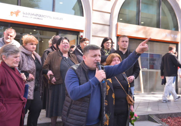 ''ბანკებმა ქვეყანა გაძარცვეს'' -  საპროტესტო აქცია ქუთაისში