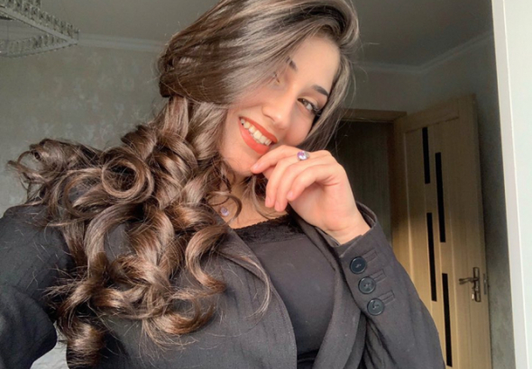 ქუთაისელი მოსწავლე კარნეგი-ჰოლის სცენაზე იმღერებს