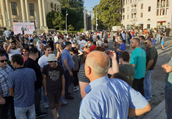 დაპირისპირება "პატრიოტთა ალიანსსა" და სამოქალაქო აქტივისტებს შორის ქუთაისში (ვიდეო)