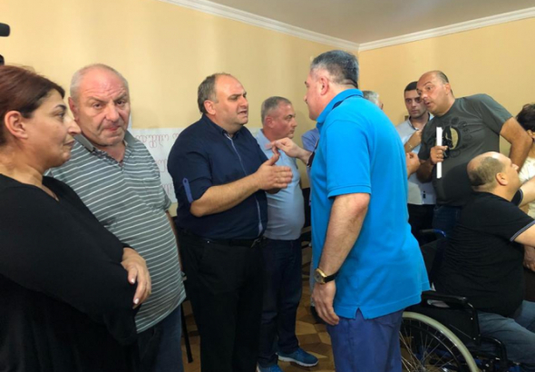 ზესტაფონში მერის მხარდამჭერთა კონტრაქცია მიმდინარეობს