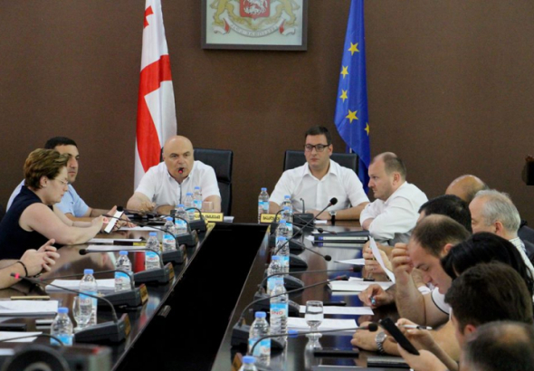 ოპოზიცია,  ქუთაისში ჩემპიონთა ლიგის მატჩის შესაძლო ვერჩატარებაზე განმარტებას ითხოვს