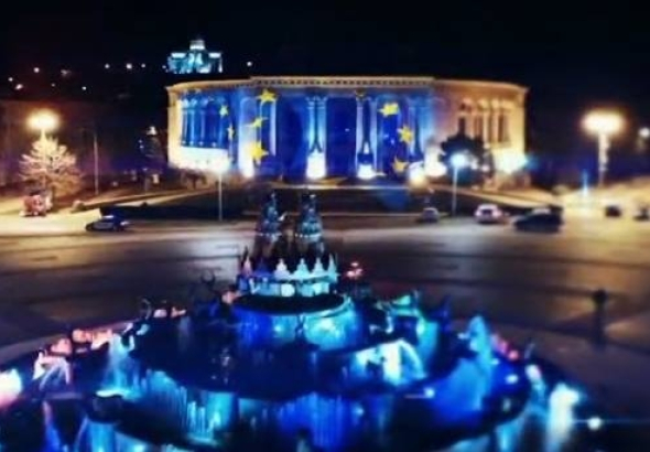 ქუთაისში მესხიშვილის თეატრი ევროკავშირის დროშის ფერებში გაანათეს