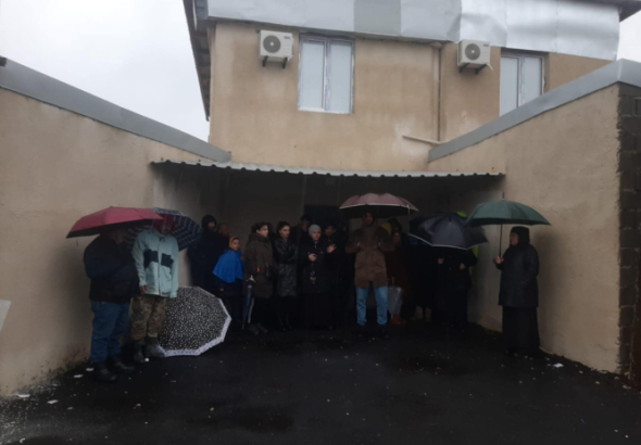 ქუთაისში მოსახლეობა მეტადონის ცენტრის მათ დასახლებაში გადატანას აპროტესტებს