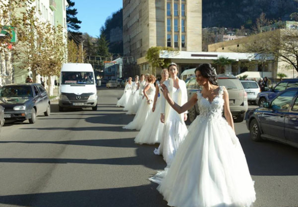 ქორწინების წახალისება საქორწინო კაბით