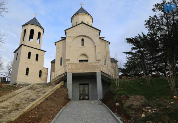 ქუთაისის ცენტრში ორსართულიანი ეკლესიის მშენებლობა დასასრულს უახლოვდება (ფოტო)