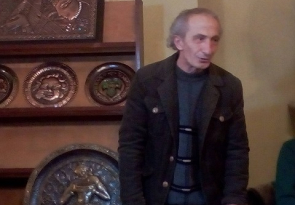 უცნობი სოხუმელი ხელოვანის პირველი გამოფენა 63 წლის ასაკში (ფოტო)