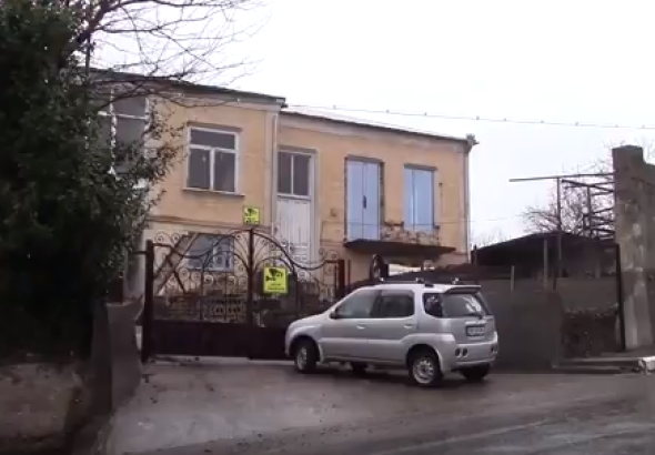 მოქალაქე, რომელიც ქრთამის შეთავაზების ფაქტზე დააკავეს, ქუთაისში  სასტუმროს აშენებდა (ვიდეო)