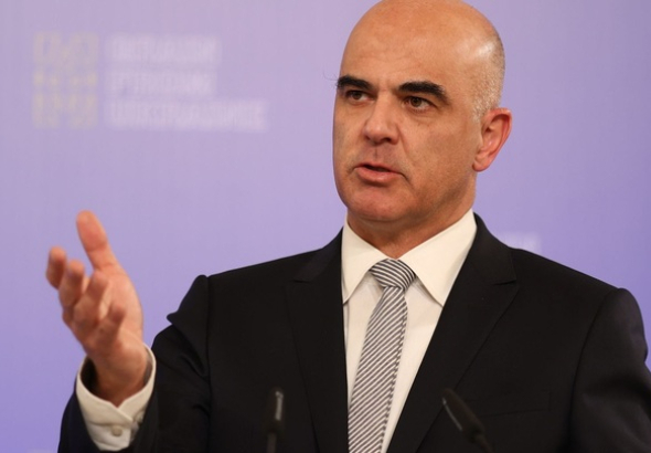 ევროსაბჭოს გენერალურ მდივანს მხოლოდ სამი ოპოზიციური პარტიის წარმომადგენლები ხვდება