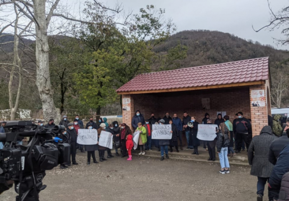 "არ გააჩეროთ ნამოხვანჰესის მშენებლობა" -  აქცია  რიონის ხეობაში 