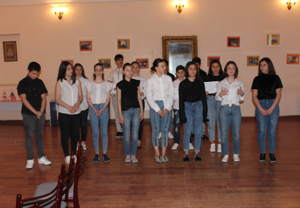 ქუთაისელი მოსწავლეები ძალადობის წინააღმდეგ