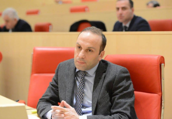 "პარლამენტი ადგილსამყოფელს რომ იცვლის, ეს სწორია "-ლევან გოგიჩაიშვილი