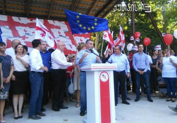 ქუთაისში "ნაცონალური მოძრაობის" ლიდერები ამომრჩეველს შეხვდნენ