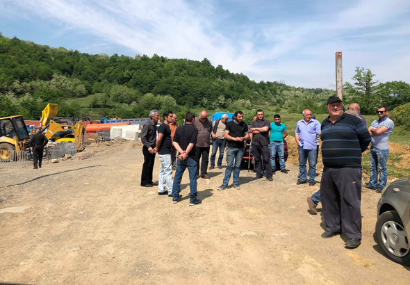 ტყიბულში, გზის მშენებლობაზე დასაქმებულებმა საპროტესტო აქცია გამართეს 