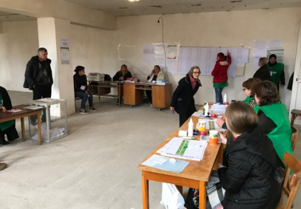 ტყიბულში ამომრჩეველმა ხმა ვადაგასული პირადობის მოწმობით მისცა