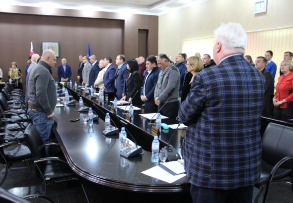ქუთაისის საკრებულოს წევრებმა ბათუმის  სასტუმროში ხანძრის შედეგად დაღუპულებს პატივი მიაგეს