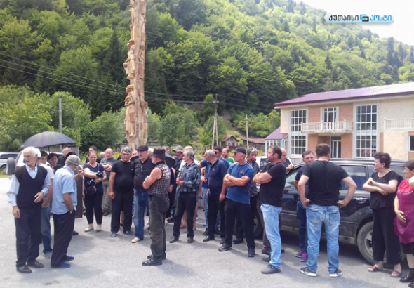 ლენტეხში მოსახლეობა ხელედულაჰესის მშენებლობას აპროტესტებს