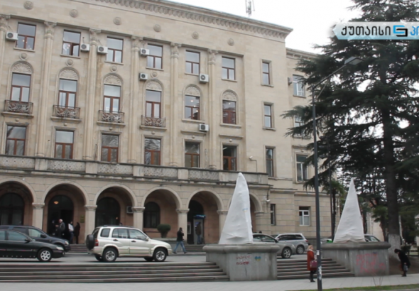 მოწვეული და ფეისბუქგამოკითხვით შერჩეული მომღერლები  საახალწლო  კონცერტზე ქუთაისში  (ვიდეო)
