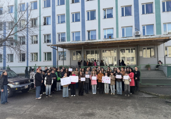 "საჩუქრების მიღება უნდა დასრულდეს" - რა მოხდა ქუთაისის  36-ე საჯარო  სკოლაში