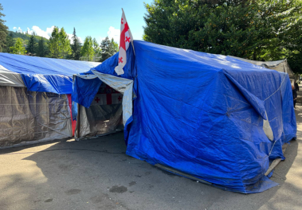 "ვართ კარავში, ვართ ისევ მოლოდინში"- ჭიათურაში პროტესტი 98 დღეა, გრძელდება
