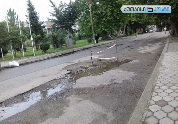 შეკეთებიდან რამდენიმე დღეში გაპონოვის ქუჩაზე წყალი ისევ იქცევა