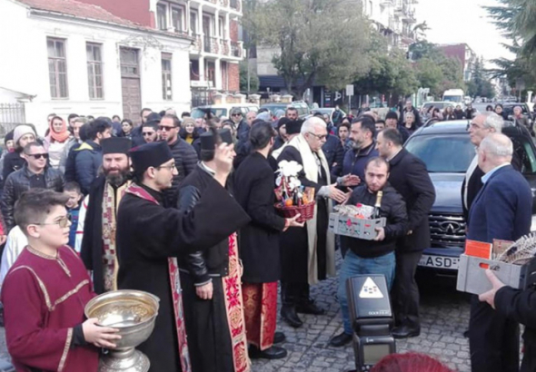 შობის დღესასწაულზე, სასულიერო პირები შემოწირულობას კვლავ შეაგროვებენ