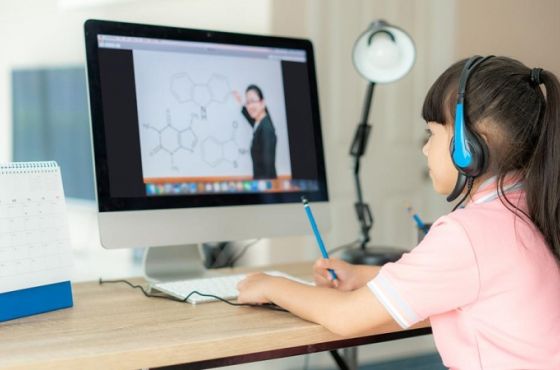 ქუთაისში ორი ათასზე მეტი მოსწავლე დისტანციურად სწავლობს