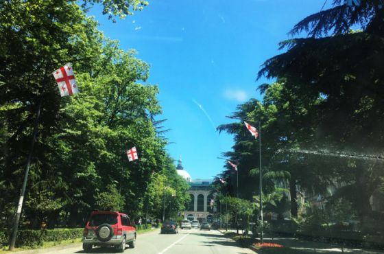 26 მაისის აღსანიშნავად ქუთაისში  დროშები გამოფინეს