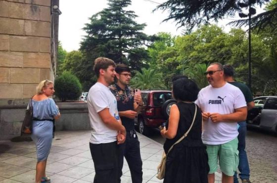 ქუთაისის მერიის თანამშრომელმა, რომელმაც ჟურნალისტებს შეურაცხყოფა მიაყენა სამსახური დატოვა