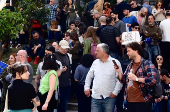 "გაიწვიეთ კანონი", "მონებო" - რუსული კანონის განხილვა აქციის ფონზე მიმდინარეობს