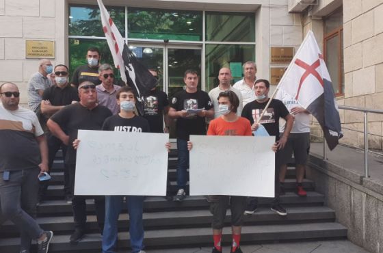 "ქართული მარში" ქუთაისში ზვიად გამსახურდიას ძეგლის დადგმას ითხოვს