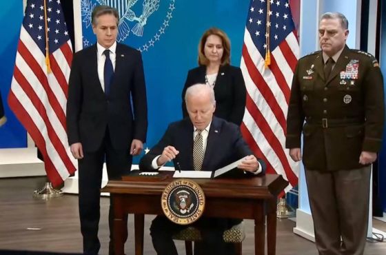 აშშ უკრაინას დამატებით 800 მილიონი დოლარის სამხედრო დახმარებას გაუწევს