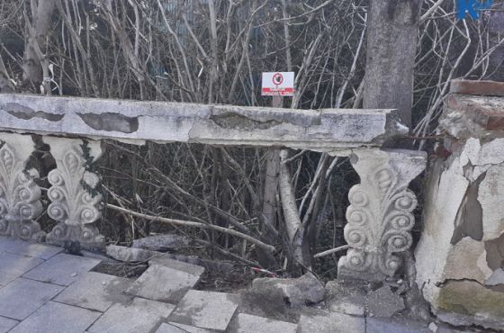 დანგრეული ჯებირი ქუთაისის ცენტრში (ფოტო)