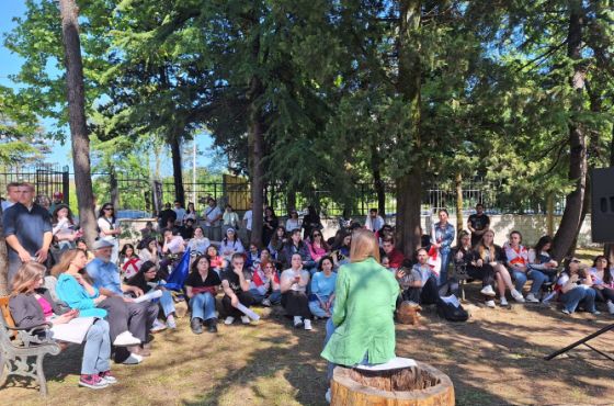 "სასწავლო პროცესი გარეთ გადაგვაქვს"- გაფიცული სტუდენტები ქუთაისში