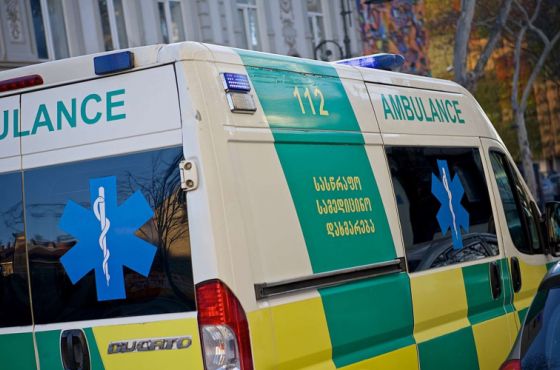 ქუთაისი-სამტრედიის გზაზე სასწრაფო დახმარების მანქანა დაიწვა