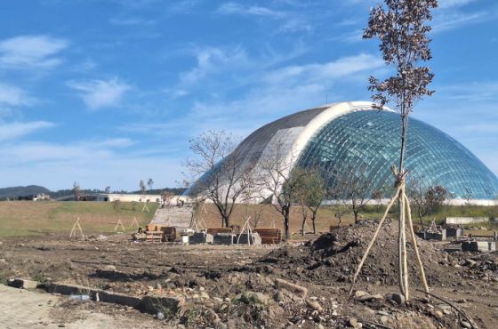 მთავრობა, არჩევნებამდე რამდენიმე დღით ადრე, პარლამენტის ყოფილი შენობის ტექნოლოგიურ ჰაბად გადასაკეთებლად ტენდერებს აცხადებს 