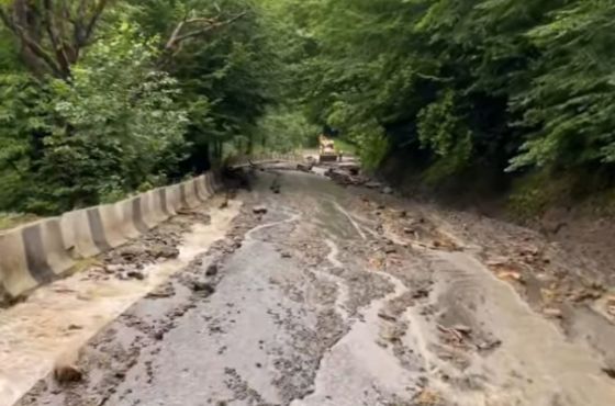 სტიქია ბაღდათში - წაღებული გზის სავალი ნაწილი და ელექტროენერგიის გარეშე დარჩენილი 260 ოჯახი