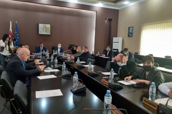 ქუთაისის მეექვსე მოწვევის საკრებულოს ბოლო სხდომა  პოლიტიკური განცხადებების ფონზე გაიმართა 