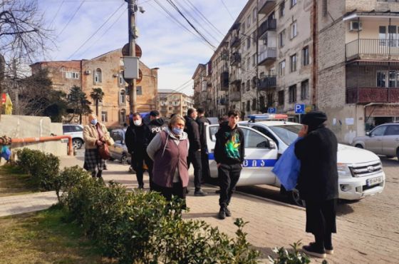 ქუთაისში გარემოვაჭრეები, რომლებსაც მუშაობის უფლებას არ აძლევენ, მერთან შეხვედრას ითხოვენ