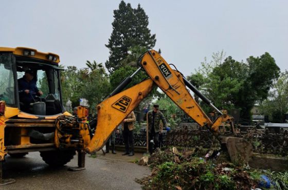 "ნუ დაყრით ნარჩენებს საფლავების მიმდებარე ტერიტორიაზე"