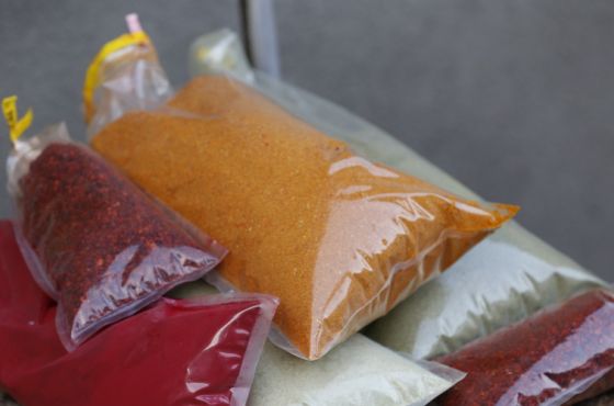 წითელი წიწაკისა და აჯიკის ნიმუშში აკრძალული საღებავები გამოვლინდა