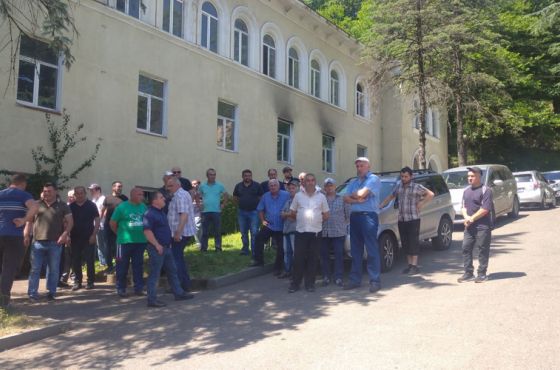 ტყიბულში მეშახტეები მუშაობას არ ანახლებენ - აქცია გრძელდება