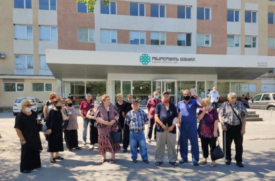 ქუთაისში დიალიზის საჭიროების მქონე პაციენტებმა აქცია გამართეს