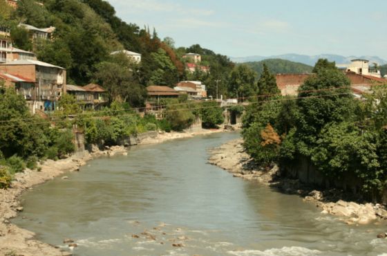 მდინარე რიონში ახალგაზრდა მამაკაცს ეძებენ