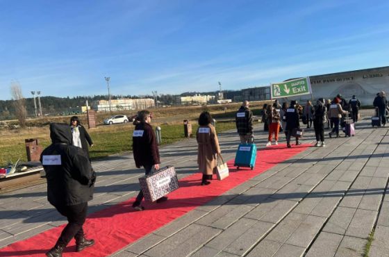 გაჩერებული ქუთაისი - ჩემოდნების აქცია/პერფორმანსი 