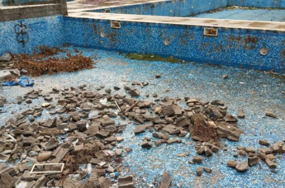 ნაგავსაყრელად და საპირფარეშოდ ქცეული ყოფილი აკვაპარკი ქუთაისში (ფოტო)